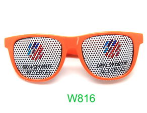 經(jīng)典針孔米釘太陽鏡 潮流與定制并存的眼鏡新風尚